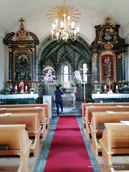 Brederis Rankweil Kapelle Kirche Taufsängerin Sängerin mit Gitarre Taufe Musik Taufmusik Bodensee Musikerin Gitarre Gesang Kirche Taufsängerin Vorarlberg www.gesangundgitarre.at Gesang Gitarre Yvonne Brugger