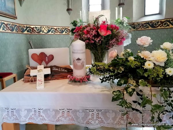 Brederis Rankweil Kapelle Kirche Taufsängerin Sängerin mit Gitarre Taufe Musik Taufmusik Bodensee Musikerin Gitarre Gesang Kirche Taufsängerin Vorarlberg www.gesangundgitarre.at Gesang Gitarre Yvonne Brugger