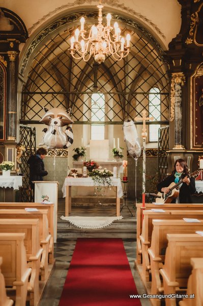 Brederis Rankweil Kapelle Kirche Taufsängerin Sängerin mit Gitarre Taufe Musik Taufmusik Bodensee Musikerin Gitarre Gesang Kirche Taufsängerin Vorarlberg www.gesangundgitarre.at Gesang Gitarre Yvonne Brugger