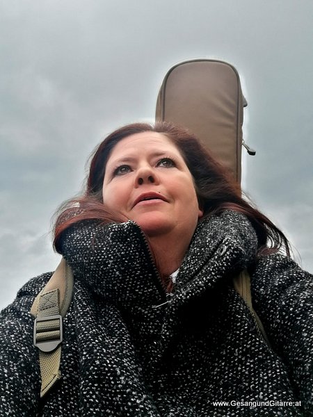 Höchst Kapelle Kirche Taufsängerin Sängerin mit Gitarre Taufe Musik Taufmusik Bodensee Musikerin Gitarre Gesang Kirche Taufsängerin Vorarlberg www.gesangundgitarre.at Gesang Gitarre Yvonne Brugger