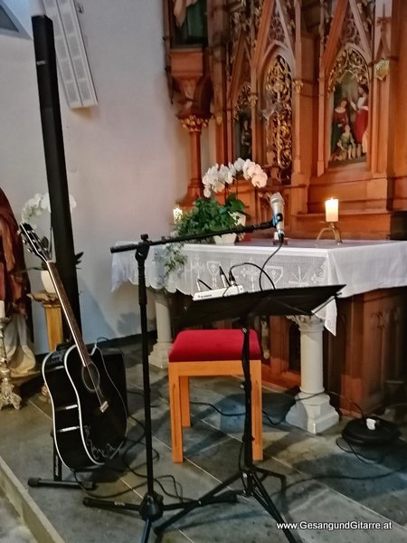 Kirche Hl. Jakobus Fraxern Trauerfeier Beerdigung Verabschiedung Vorarlberg Musik Kirche Trauersängerin Sängerin mit Gitarre www.trauer-musik.at www.gesangundgitarre.at Gesang Gitarre Yvonne Brugger Trauersängerin Kirchensängerin