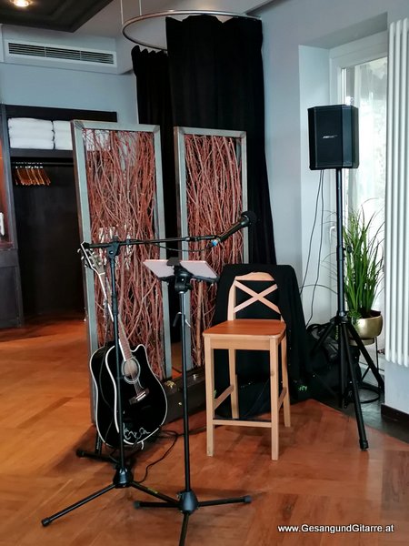 Sängerin Ravensburg Baden Württemberg Hochzeitsempfang Sektempfang Apero Agape Veranstaltung Geburtstagsfeier Alleineunterhalter Live Musik musikalische Umrahmung Feier Musik Musikerin Vorarlberg Bodensee Bodenseeregion Yvonne Brugger www.Gesangundgitarre.at
