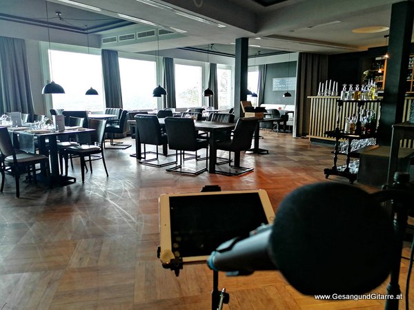 Sängerin Ravensburg Baden Württemberg Hochzeitsempfang Sektempfang Apero Agape Veranstaltung Geburtstagsfeier Alleineunterhalter Live Musik musikalische Umrahmung Feier Musik Musikerin Vorarlberg Bodensee Bodenseeregion Yvonne Brugger www.Gesangundgitarre.at