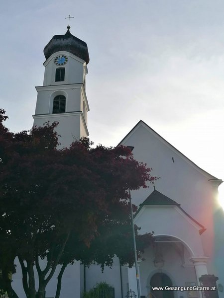 Kirche Schlins Trauerfeier Beerdigung Verabschiedung Vorarlberg Musik Kirche Trauersängerin Sängerin mit Gitarre www.trauer-musik.at www.gesangundgitarre.at Gesang Gitarre Yvonne Brugger Trauersängerin Kirchensängerin
