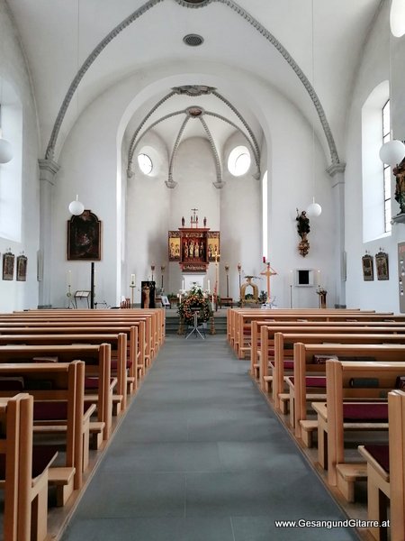 Kirche Schlins Trauerfeier Beerdigung Verabschiedung Vorarlberg Musik Kirche Trauersängerin Sängerin mit Gitarre www.trauer-musik.at www.gesangundgitarre.at Gesang Gitarre Yvonne Brugger Trauersängerin Kirchensängerin