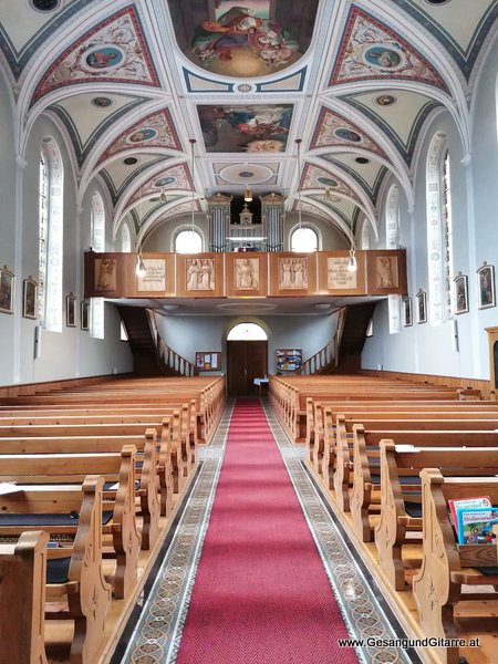 Langen bei Bregenz Kirche Taufsängerin Sängerin mit Gitarre Taufe Musik Taufmusik Bodensee Musikerin Gitarre Gesang Kirche Taufsängerin Vorarlberg www.gesangundgitarre.at Gesang Gitarre Yvonne Brugger