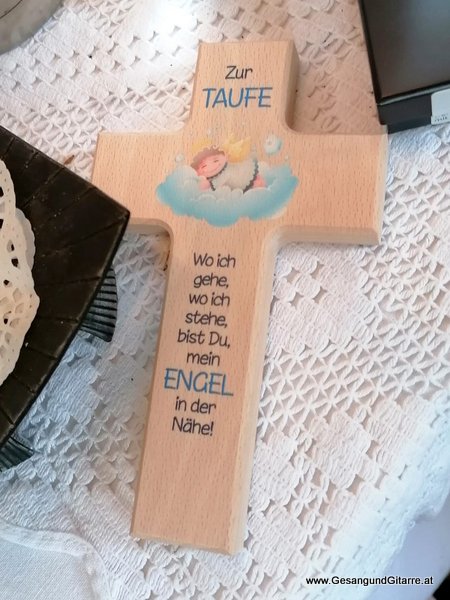Hohenems Kapelle Kirche Taufsängerin Sängerin mit Gitarre Taufe Musik Taufmusik Bodensee Musikerin Gitarre Gesang Kirche Taufsängerin Vorarlberg www.gesangundgitarre.at Gesang Gitarre Yvonne Brugger