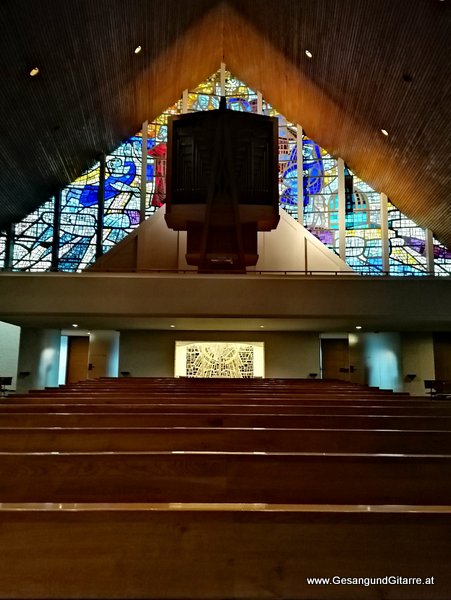 Jahrtagsmesse Gedenkfeier Rankweil Trauerfeier Beerdigung Verabschiedung Rankweil Vorarlberg Musik Kirche Trauersängerin Sängerin mit Gitarre www.gesangundgitarre.at Gesang Gitarre Yvonne Brugger