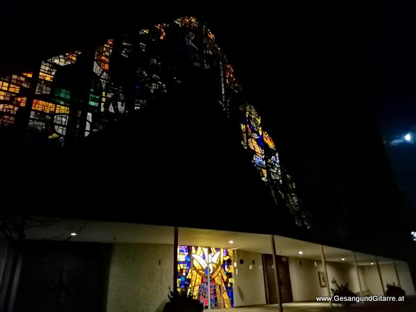 Gedenkgottesdienst Allerseelen Gedenkfeier Rankweil Trauerfeier Beerdigung Verabschiedung Rankweil Vorarlberg Musik Kirche Trauersängerin Sängerin mit Gitarre www.gesangundgitarre.at Gesang Gitarre Yvonne Brugger