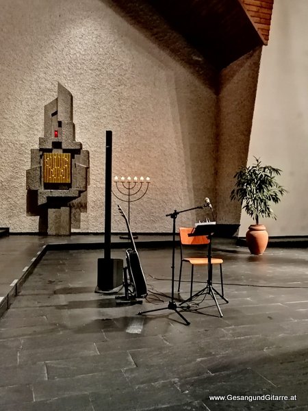 Gedenkgottesdienst Allerseelen Gedenkfeier Rankweil Trauerfeier Beerdigung Verabschiedung Rankweil Vorarlberg Musik Kirche Trauersängerin Sängerin mit Gitarre www.gesangundgitarre.at Gesang Gitarre Yvonne Brugger