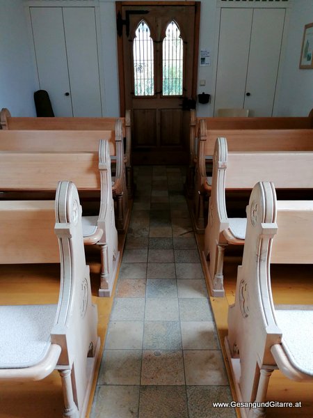 Taufe Höchst Kapelle Kirche Taufsängerin Sängerin mit Gitarre Taufe Musik Taufmusik Bodensee Musikerin Gitarre Gesang Kirche Taufsängerin Vorarlberg www.gesangundgitarre.at Gesang Gitarre Yvonne Brugger