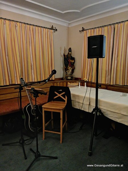 Sängerin Lustenau Musik Emfpang Sektempfang Apero Agape Veranstaltung Geburtstagsfeier Alleineunterhalter Live Musik musikalische Umrahmung Feier Musik Musikerin Vorarlberg Bodensee Bodenseeregion Yvonne Brugger www.Gesangundgitarre.at