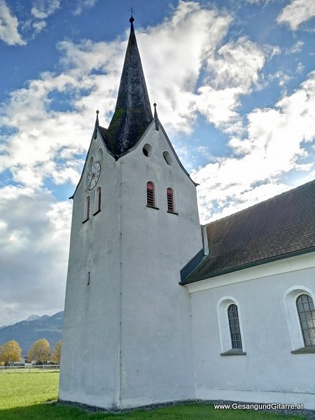 Brederis Rankweil Taufe Kirche Taufsängerin Sängerin mit Gitarre Taufe Musik Taufmusik Bodensee Musikerin Gitarre Gesang Kirche Taufsängerin Vorarlberg www.gesangundgitarre.at Gesang Gitarre Yvonne Brugger