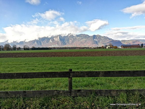 Brederis Rankweil Taufe Kirche Taufsängerin Sängerin mit Gitarre Taufe Musik Taufmusik Bodensee Musikerin Gitarre Gesang Kirche Taufsängerin Vorarlberg www.gesangundgitarre.at Gesang Gitarre Yvonne Brugger