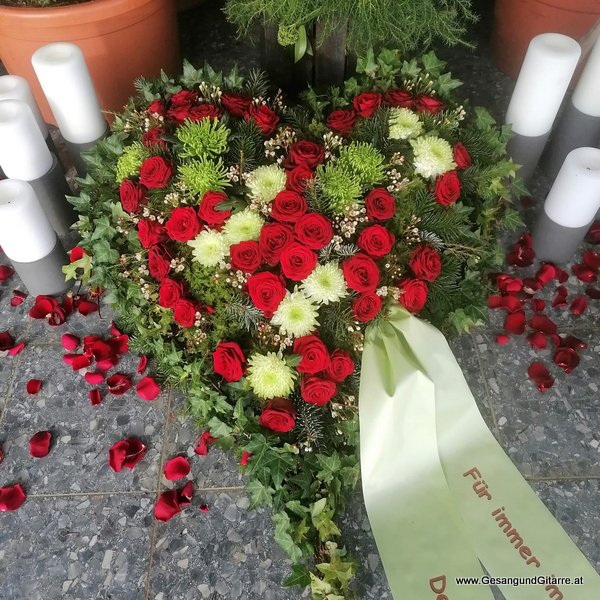 Friedhof Markdorf Allgäu Baden Württemberg Bodensee Trauerfeier Beerdigung Verabschiedung Vorarlberg Musik Kirche Trauersängerin Sängerin mit Gitarre www.trauer-musik.at www.gesangundgitarre.at Gesang Gitarre Yvonne Brugger Trauersängerin Kirchensängerin