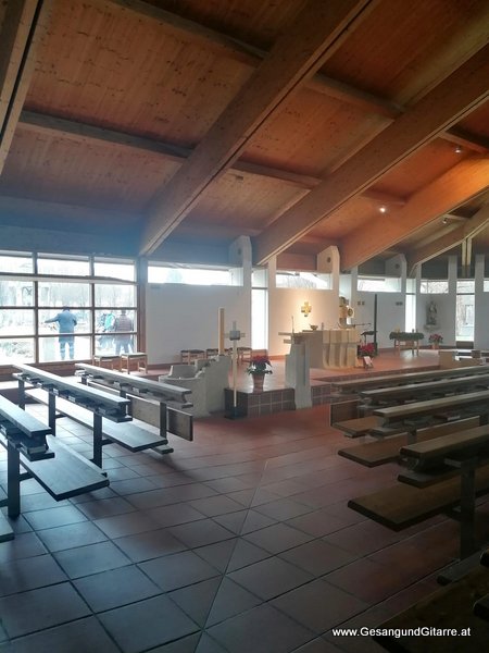 Kirche Rheintal Fußach Fussach Bodensee Trauerfeier Beerdigung Verabschiedung Vorarlberg Musik Kirche Trauersängerin Sängerin mit Gitarre www.trauer-musik.at www.gesangundgitarre.at Gesang Gitarre Yvonne Brugger Trauersängerin Kirchensängerin