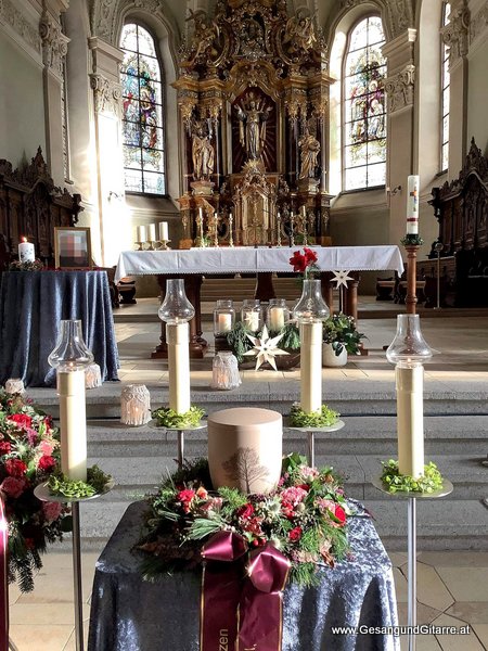 Kirche Rheintal Höchst Bodensee Trauerfeier Beerdigung Verabschiedung Vorarlberg Musik Kirche Trauersängerin Sängerin mit Gitarre www.trauer-musik.at www.gesangundgitarre.at Gesang Gitarre Yvonne Brugger Trauersängerin Kirchensängerin