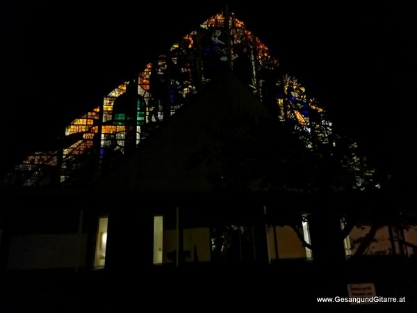 Jahrtagsmesse Gedenkfeier Rankweil Trauerfeier Beerdigung Verabschiedung Rankweil Vorarlberg Musik Kirche Trauersängerin Saengerin Sängerin mit Gitarre www.gesangundgitarre.at Gesang Gitarre Yvonne Brugger