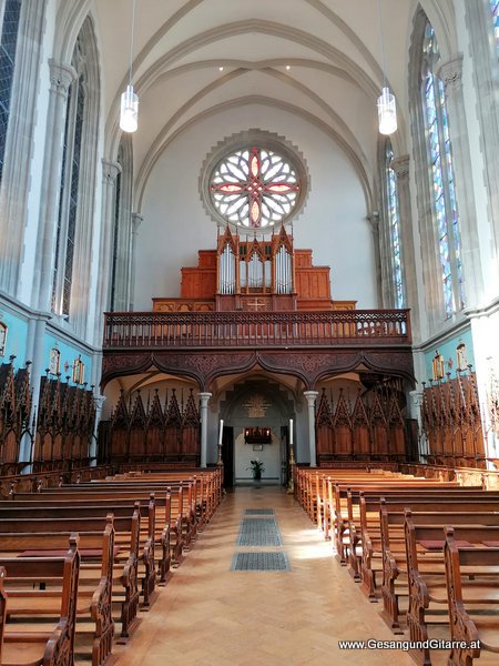 Kirche Bregenz Sacre Coeur Riedenburg Taufsängerin Sängerin mit Gitarre Taufe Musik Taufmusik Bodensee Musikerin Gitarre Gesang Kirche Taufsängerin Vorarlberg www.gesangundgitarre.at Gesang Gitarre Yvonne Brugger
