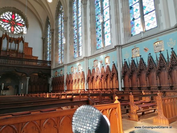 Kirche Bregenz Sacre Coeur Riedenburg Taufsängerin Sängerin mit Gitarre Taufe Musik Taufmusik Bodensee Musikerin Gitarre Gesang Kirche Taufsängerin Vorarlberg www.gesangundgitarre.at Gesang Gitarre Yvonne Brugger