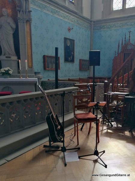 Kirche Bregenz Sacre Coeur Riedenburg Taufsängerin Sängerin mit Gitarre Taufe Musik Taufmusik Bodensee Musikerin Gitarre Gesang Kirche Taufsängerin Vorarlberg www.gesangundgitarre.at Gesang Gitarre Yvonne Brugger