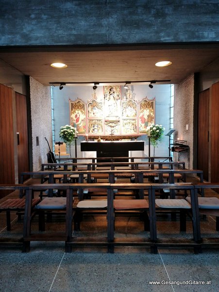 Kirche Bregenz Kloster Mehrerau Taufsängerin Sängerin mit Gitarre Taufe Musik Taufmusik Bodensee Musikerin Gitarre Gesang Kirche Taufsängerin Vorarlberg www.gesangundgitarre.at Gesang Gitarre Yvonne Brugger