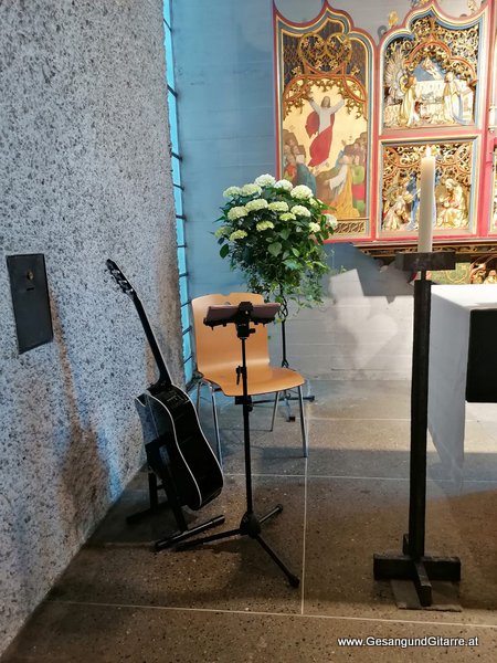 Kirche Bregenz Kloster Mehrerau Taufsängerin Sängerin mit Gitarre Taufe Musik Taufmusik Bodensee Musikerin Gitarre Gesang Kirche Taufsängerin Vorarlberg www.gesangundgitarre.at Gesang Gitarre Yvonne Brugger