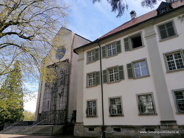 Kirche Bregenz Kloster Mehrerau Taufsängerin Sängerin mit Gitarre Taufe Musik Taufmusik Bodensee Musikerin Gitarre Gesang Kirche Taufsängerin Vorarlberg www.gesangundgitarre.at Gesang Gitarre Yvonne Brugger