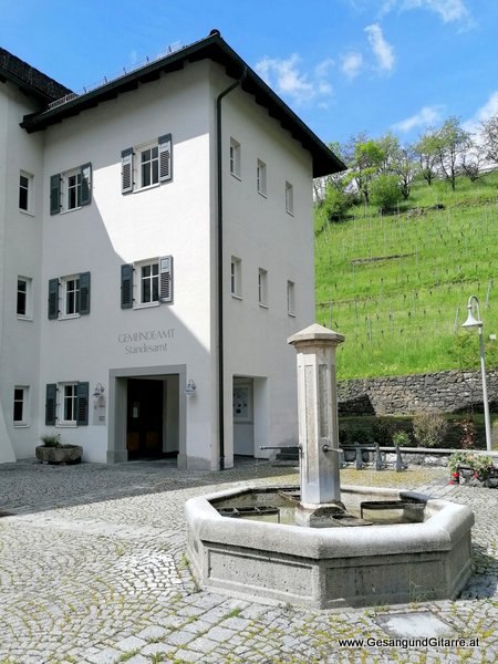Standesamt Schlössle Röthis Musik Solomusikerin Sängerin Hochzeitssängerin Hochzeit Trauung Vorarlberg Kirche www.gesangundgitarre.at Gesang Gitarre Yvonne Brugger