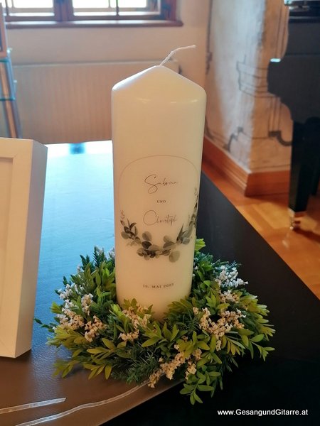 Standesamt Schlössle Röthis Musik Solomusikerin Sängerin Hochzeitssängerin Hochzeit Trauung Vorarlberg Kirche www.gesangundgitarre.at Gesang Gitarre Yvonne Brugger