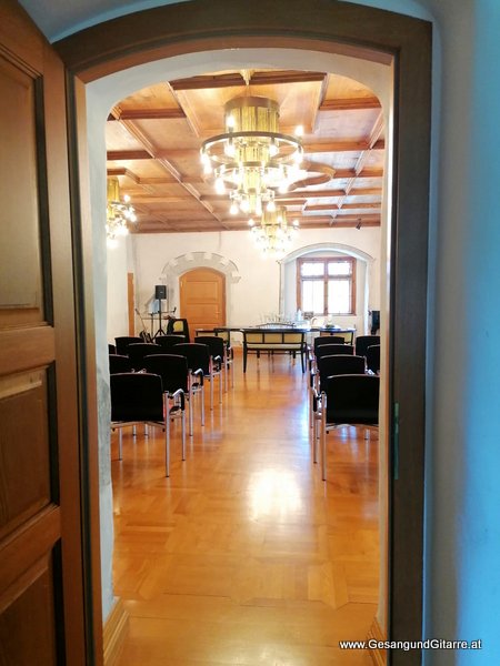 Standesamt Schlössle Röthis Musik Solomusikerin Sängerin Hochzeitssängerin Hochzeit Trauung Vorarlberg Kirche www.gesangundgitarre.at Gesang Gitarre Yvonne Brugger