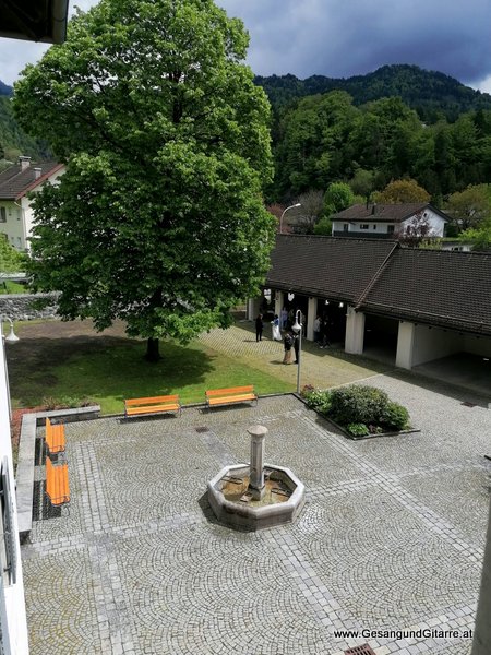 Standesamt Schlössle Röthis Musik Solomusikerin Sängerin Hochzeitssängerin Hochzeit Trauung Vorarlberg Kirche www.gesangundgitarre.at Gesang Gitarre Yvonne Brugger
