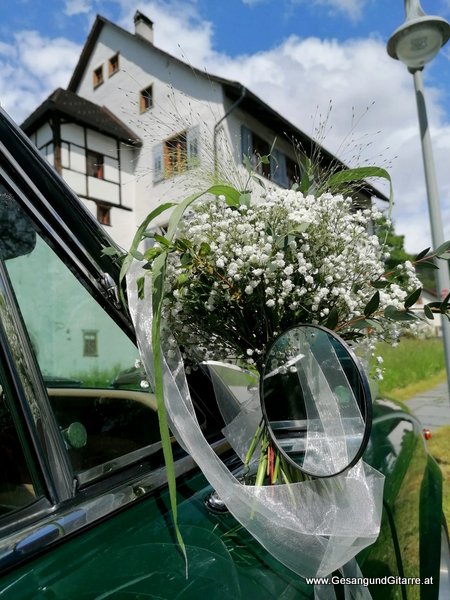 Standesamt Schlössle Röthis Musik Solomusikerin Sängerin Hochzeitssängerin Hochzeit Trauung Vorarlberg Kirche www.gesangundgitarre.at Gesang Gitarre Yvonne Brugger