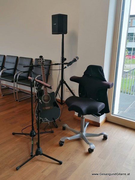Standesamt Deggenhausertal Tal der Liebe Bodensee Musik Solomusikerin Sängerin Hochzeitssängerin Hochzeit Trauung Vorarlberg Kirche www.gesangundgitarre.at Gesang Gitarre Yvonne Brugger