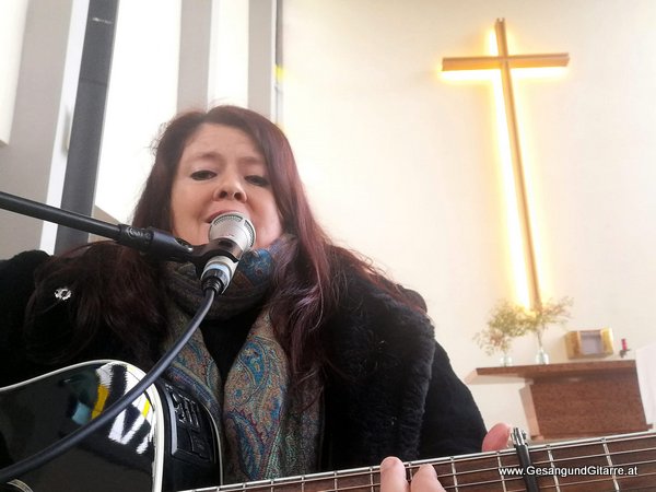 Feldkirch Nofels Kirche Vorarlberg Verabschiedung Trauerfeier Beerdigung Verabschiedung Totenwache Musik Kirche Solomusikerin Sängerin mit Gitarre www.trauer-musik.at www.gesangundgitarre.at Gesang Gitarre Yvonne Brugger Trauersängerin Kirchensängerin Kirche Trauerfeier Beerdigung Verabschiedung Vorarlberg Musik Kirche Sängerin mit Gitarre www.trauer-musik.at www.gesangundgitarre.at Gesang Gitarre Yvonne Brugger Trauersängerin Kirchensängerin