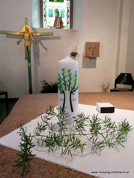 Sängerin Yvonne Brugger Taufe Musik Taufmusik Bodensee Musikerin Gitarre Gesang Kirche Taufsängerin Lustenau Vorarlberg st. Antoniuskapelle