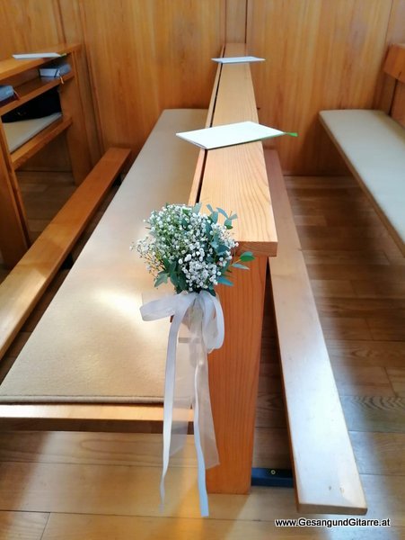 Sängerin Yvonne Brugger Taufe Musik Taufmusik Bodensee Musikerin Gitarre Gesang Kirche Taufsängerin Lustenau Vorarlberg st. Antoniuskapelle
