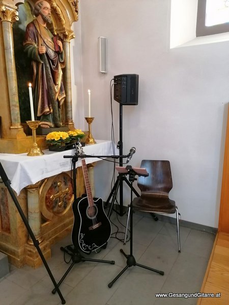 Sängerin Yvonne Brugger Taufe Musik Taufmusik Bodensee Musikerin Gitarre Gesang Kirche Taufsängerin Lustenau Vorarlberg st. Antoniuskapelle