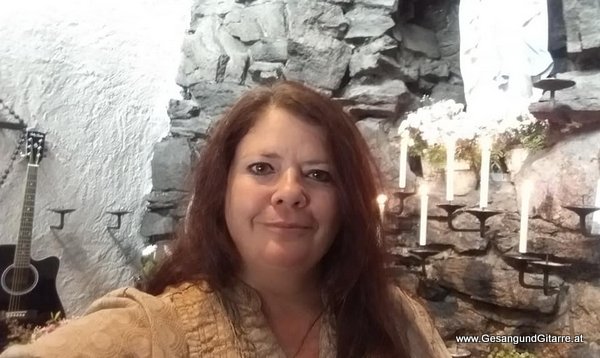 Sängerin Yvonne Brugger Taufe Musik Schweiz Kapelle Kirche