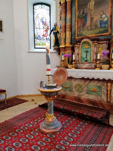 Taufe Sängerin mit Gitarre Musik Taufsängerin Tauffeier Vorarlberg