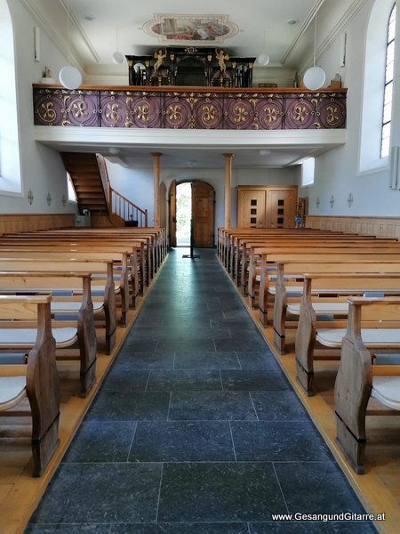Blons Taufsängerin Sängerin mit Gitarre Taufe Musik Taufmusik Musikerin Gitarre Gesang Kirche Taufsängerin Vorarlberg www.gesangundgitarre.at Gesang Gitarre Yvonne Brugger