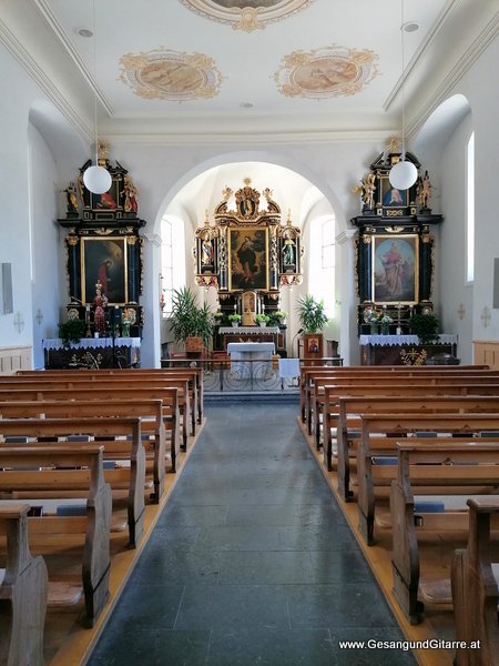 Blons Taufsängerin Sängerin mit Gitarre Taufe Musik Taufmusik Musikerin Gitarre Gesang Kirche Taufsängerin Vorarlberg www.gesangundgitarre.at Gesang Gitarre Yvonne Brugger