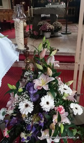 Sängerin Trauersängerin Musik Kirche Begräbnis Beerdigung Trauerfeier St. Gallenkirch Vorarlberg