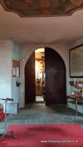 Sängerin Trauersängerin Musik Kirche Begräbnis Beerdigung Trauerfeier St. Gallenkirch Vorarlberg
