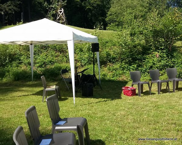 Sängerin Trauersängerin Beerdigung Verabschiedung Yvonne Brugger Gitarre Vorarlberg