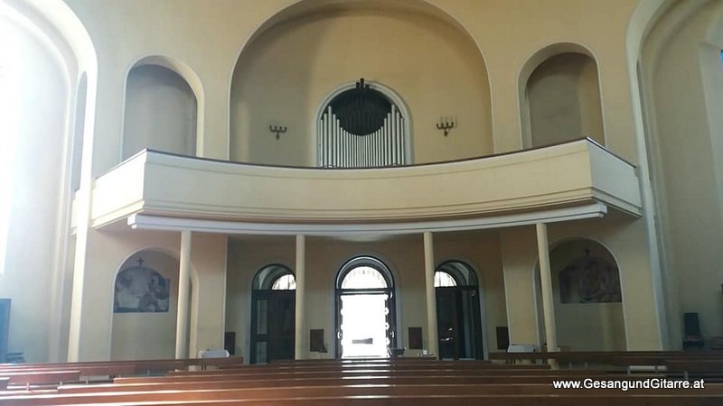 Sängerin Trauersängerin Yvonne Brugger Vorarlberg Kirche Mariahilf Bregenz Trauerfeier Beerdigung