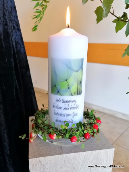 Friedhofskapelle Friedhofshalle Leichenhalle Bregenz Mariahilf Musik Trauerfeier Kirche Trauersängerin Sängerin mit Gitarre Vorarlberg Beerdigung Begräbnis Trauerfeier Verabschiedung Bregenz Vorarlberg www.gesangundgitarre.at yvonne brugger
