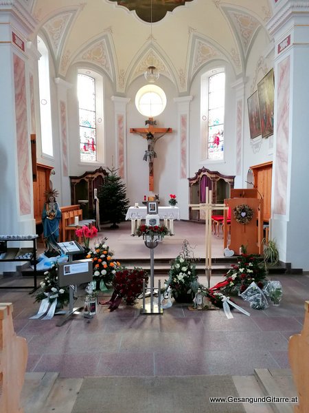 Vandans Musik Trauerfeier Kirche Trauersängerin Sängerin mit Gitarre Beerdigung Begräbnis Trauerfeier Verabschiedung Vorarlberg www.gesangundgitarre.at yvonne brugger