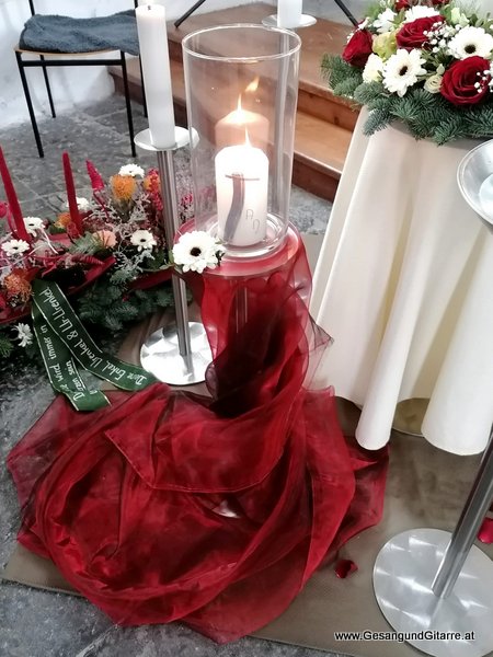 Thüringen Musik Trauerfeier Kirche Trauersängerin Sängerin mit Gitarre Beerdigung Begräbnis Trauerfeier Verabschiedung Vorarlberg www.gesangundgitarre.at yvonne brugger