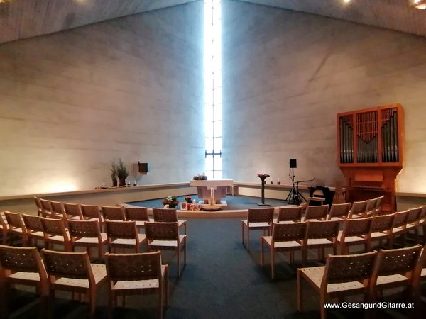 Kapelle St. Arbogast Götzis Musik Trauerfeier Kirche Trauersängerin Sängerin mit Gitarre Beerdigung Begräbnis Trauerfeier Verabschiedung Vorarlberg www.gesangundgitarre.at yvonne brugger